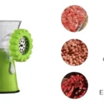 Molino para carne manual verde con accesorios para embutidos, granos y especias.