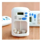Mini pastillero temporizador con alarma LCD y compartimentos para pastillas, ideal para recordatorios de medicamentos.