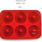Molde de silicona rojo para 3 mini donas, 26x18cm, 7.5cm de diámetro.