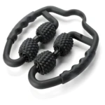 Rodillo masajeador negro con doble rodillo texturizado y mangos ergonómicos para alivio muscular.