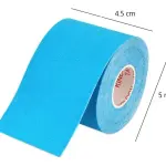 Cinta kinesiológica azul de 5 m de largo y 4.5 cm de ancho, ideal para terapia y lesiones.