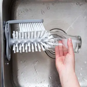 Cepillo limpiador de vasos doble, ideal para lavar copas y botellas en el lavaplatos.