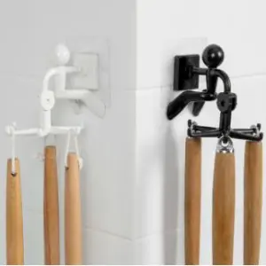Set x2 ganchos giratorios cabeza con diseño de persona, blanco y negro, ideal para colgar utensilios de cocina.