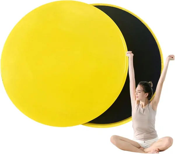 Discos deslizadores amarillos para yoga, par con mujer sentada en posición de loto.