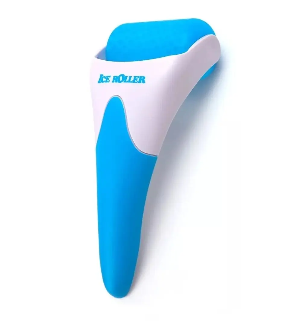 Rodillo masajeador crioterapia facial azul y blanco, con texto "ICE ROLLER".