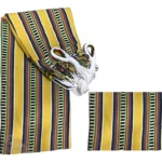 Hamaca a rayas multicolor con cuerdas blancas y ganchos, tela vibrante para exteriores.