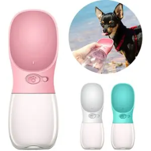 Bebedero portátil rosa y blanco para mascotas, ideal para paseos.