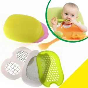 Plato para bebé con accesorio procesador de alimentos, ideal para triturar frutas y verduras.