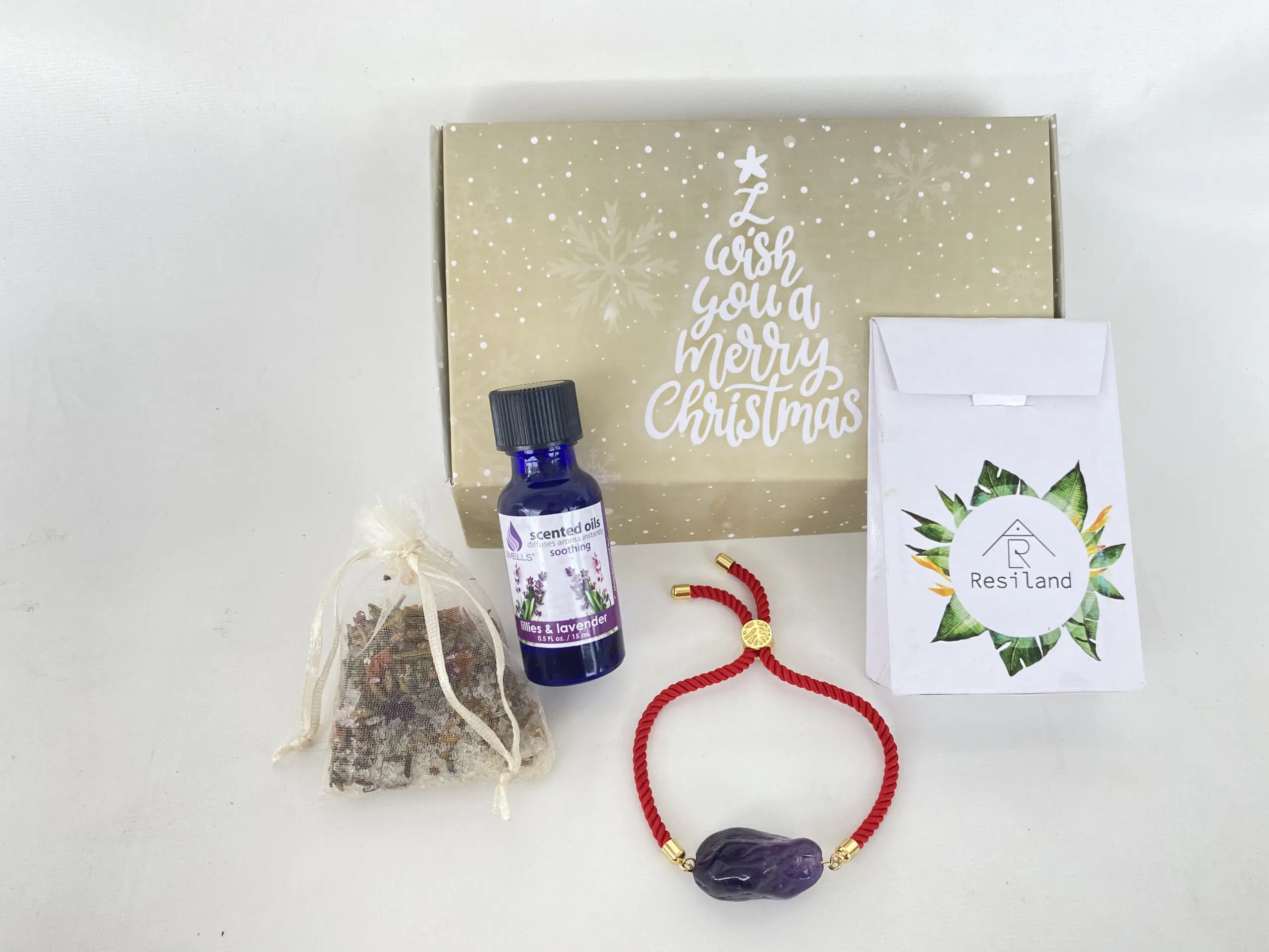 Kit de limpieza y recarga energética: pulsera de amatista, aceite de lavanda y bolsa aromática.