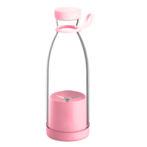 Botella mini licuadora portátil rosa con motor y cuchillas visibles.