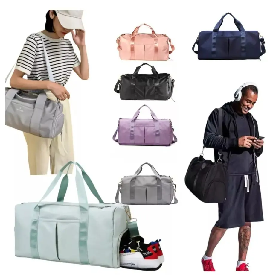 Bolso de viaje o gym impermeable en varios colores, ideal para deportistas.