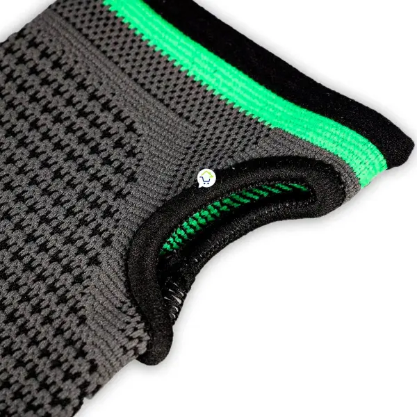 Muñequera deportiva elástica gris con detalles verdes y negros, ideal para soporte y confort.
