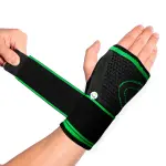 Muñequera deportiva elástica 8055 negra con detalles verdes, ajuste con velcro para compresión.