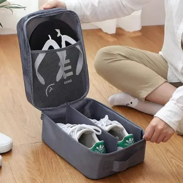Bolso de viaje para zapatos y ropa, con compartimentos para zapatillas y chanclas, ideal para organizar equipaje.
