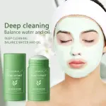 Green Mask Stick: Limpieza profunda y balance de agua y aceite en rostro femenino con mascarilla vegetal.