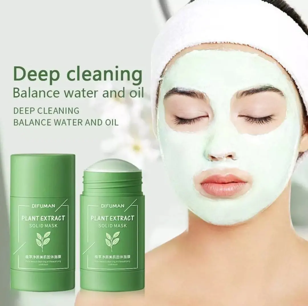 Green Mask Stick: Limpieza profunda y balance de agua y aceite en rostro femenino con mascarilla vegetal.