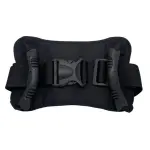 Sujetador para motocicleta negro con hebilla y agarraderas laterales, vista frontal.