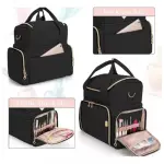 Bolso organizador negro para accesorios de uñas, con compartimentos y bolsillos visibles.