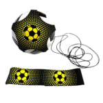 Entrenador de patada de fútbol con balón y banda para la cintura, diseño deportivo.