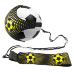 Entrenador de patada de fútbol con balón, cuerda y banda de sujeción.
