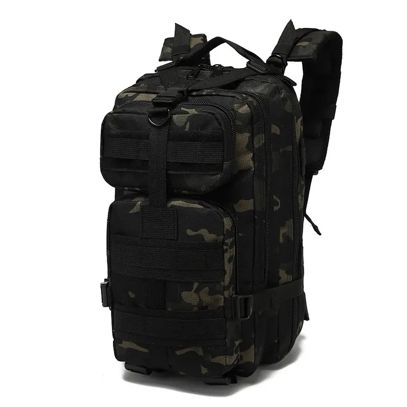 Bolso táctico deportivo camuflado con múltiples compartimentos y correas molle, ideal para actividades al aire libre.