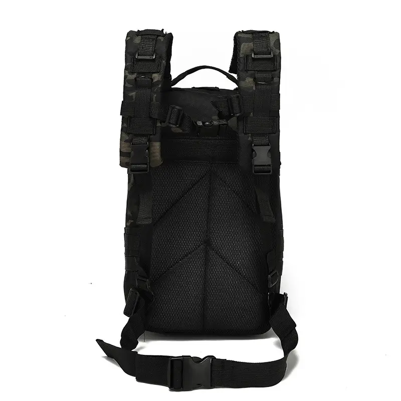 Bolso táctico deportivo con correas ajustables y diseño camuflado, ideal para actividades al aire libre.