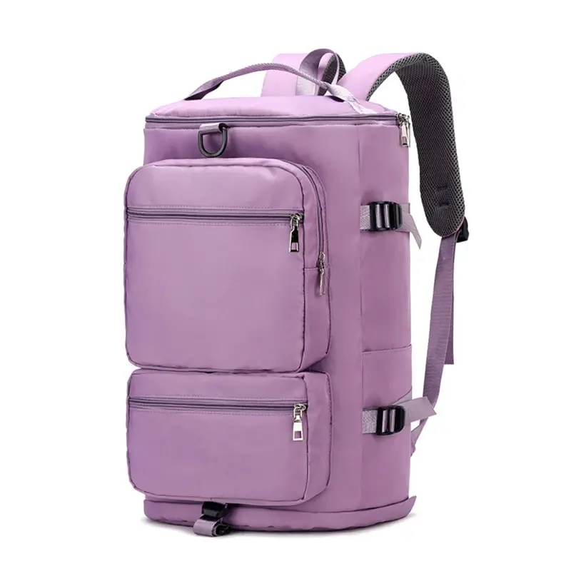 Morral Nry color lila con múltiples bolsillos y correas ajustables, ideal para viaje o deporte.
