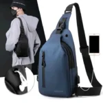 Bolso pechero azul para hombre con puerto USB y salida para auriculares, ideal para viajes.