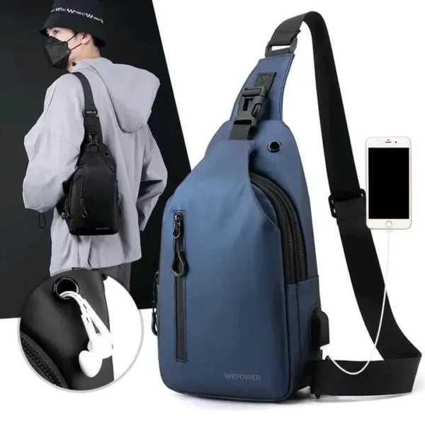 Bolso pechero azul para hombre con puerto USB y salida para auriculares, ideal para viajes.