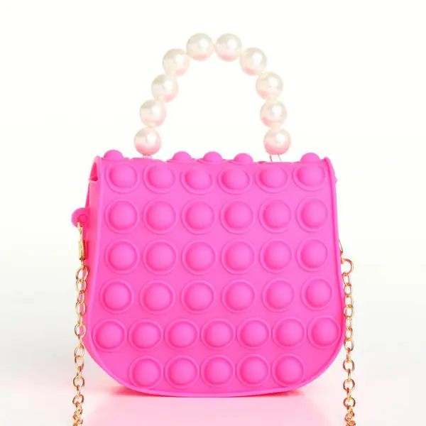 Bolso para niña rosa estilo pop it con asa de perlas y cadena dorada.