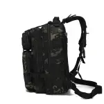 Bolso táctico deportivo camuflado con correas ajustables, ideal para actividades al aire libre.