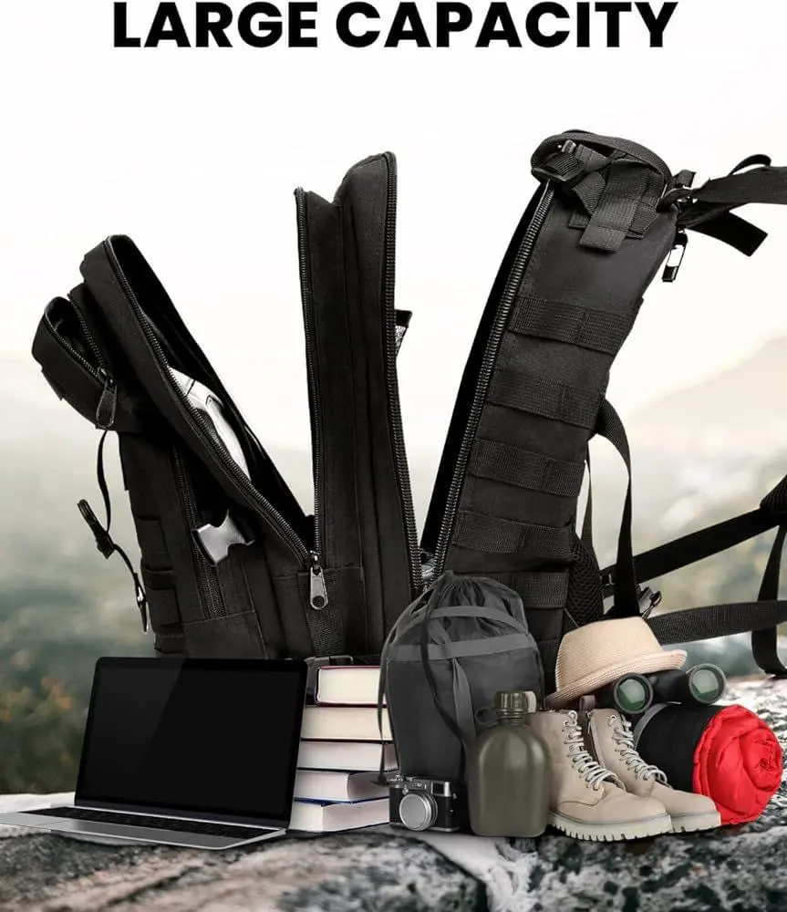 Bolso táctico deportivo negro con laptop, libros, botas y binoculares para aventura.
