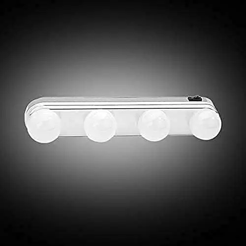 Tira LED Studio Glow x4 con bombillos redondos y acabado plateado, ideal para tocador.