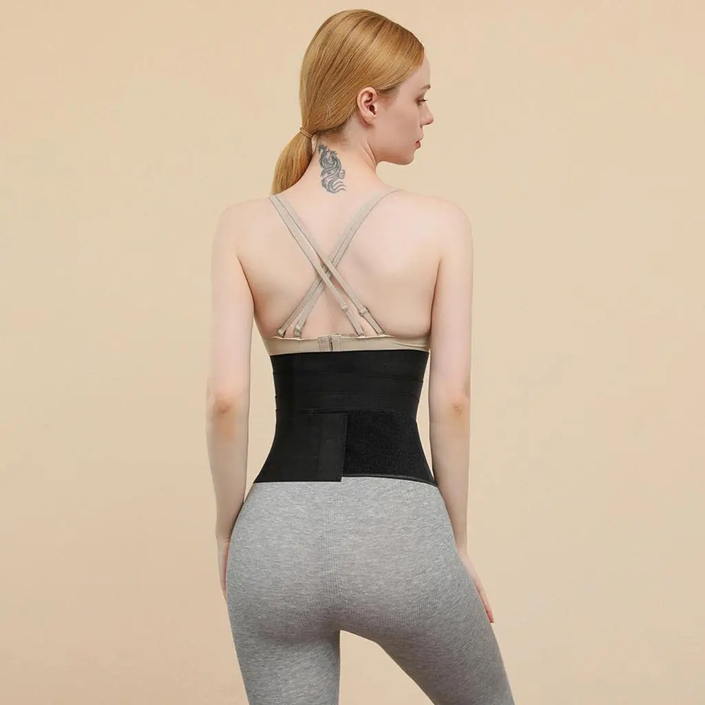 Faja cinturilla negra para mujer, vista trasera, ajustada y moldeadora.