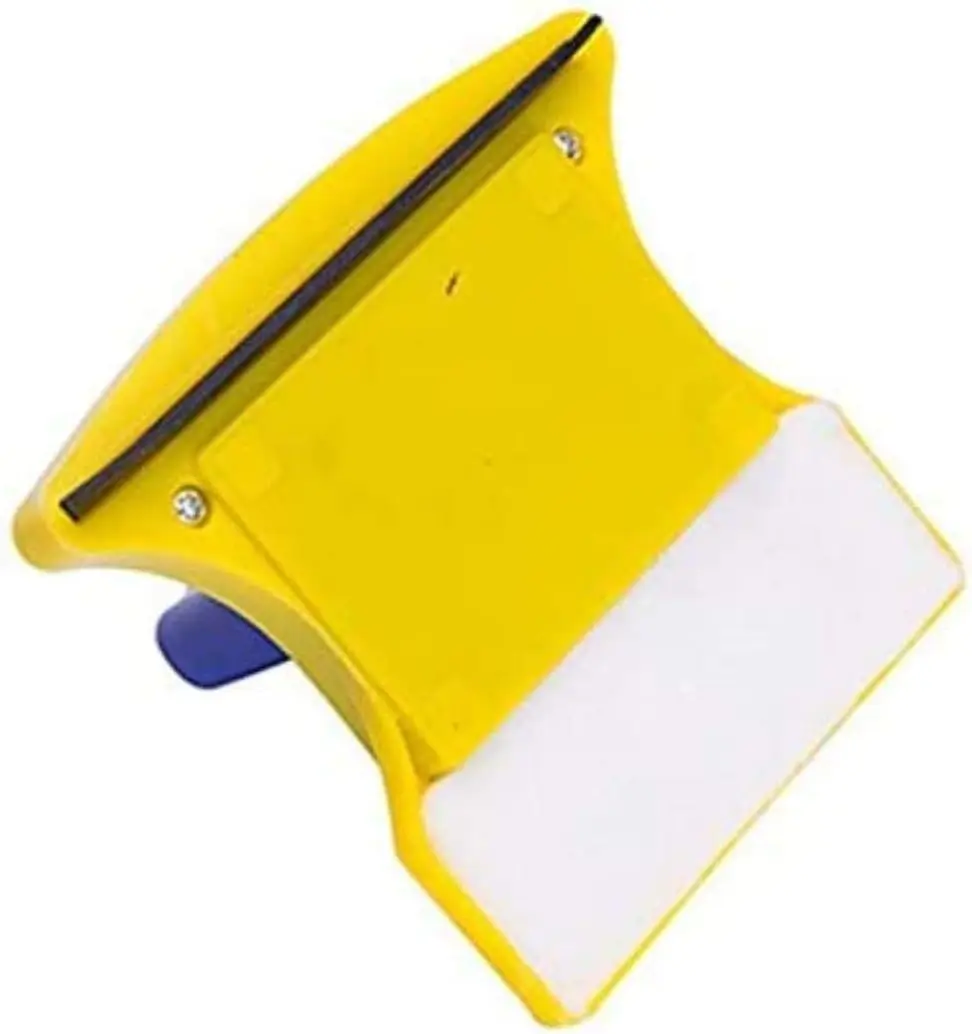 Limpiavidrios magnético, amarillo, con esponja blanca y mango azul.