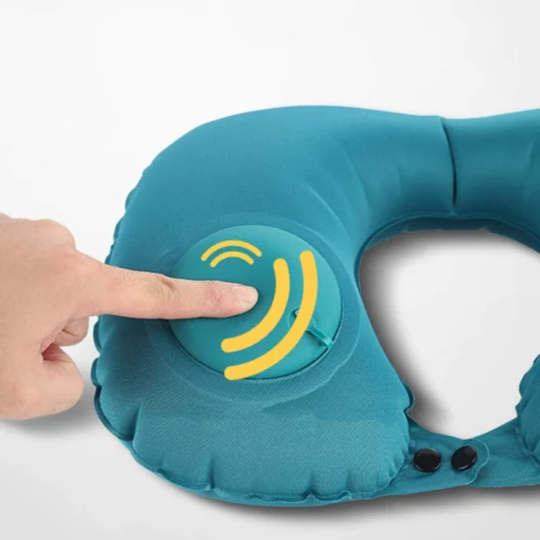 Almohada viajera inflable para cuello con sistema de ajuste de aire y botones negros de cierre.