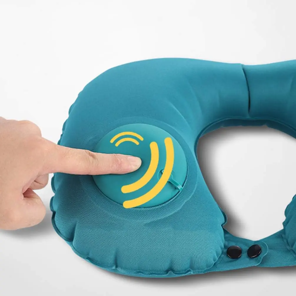 Almohada viajera inflable para cuello con sistema de ajuste de aire y botones negros de cierre.