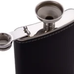 Set licorera 8oz negra con 2 copas y embudo, ideal para whisky.