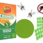 Caja de parches antimosquitos Citronella Buzz Away con parches individuales y dibujos de mosquitos.