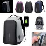 Mochila antirrobo gris y negra con puerto de carga USB y bolsillo en correa.