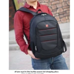 Morral negro para hombre, estilo casual, con detalles rojos, perfecto para uso diario.