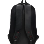 Morral casual negro para hombre, vista trasera con correas acolchadas y detalles rojos.
