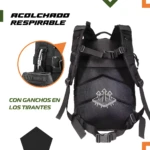 Bolso táctico deportivo negro con acolchado transpirable y ganchos en los tirantes.
