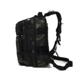 Bolso táctico deportivo camuflado con múltiples compartimentos y correas ajustables.