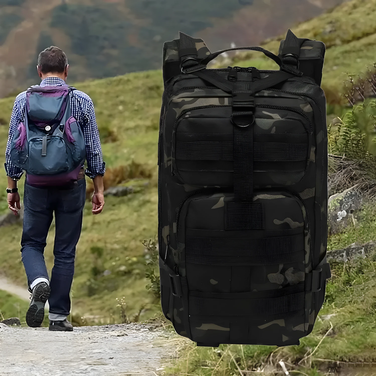 Bolso táctico deportivo camuflado con compartimentos múltiples y correas ajustables para actividades al aire libre.