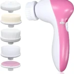 Cepillo masajeador facial 5 en 1 rosa y blanco con 5 cabezales intercambiables para limpieza y exfoliación.