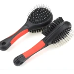 Cepillo para mascotas doble cara, mango ergonómico, ideal para desenredar y dar brillo.