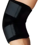 Codera ortopédica deportiva ajustable, de neopreno negro, en brazo humano.