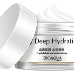 Crema Aclarante V7 Deep Hydration de BIOAQUA en envase blanco con tapa.