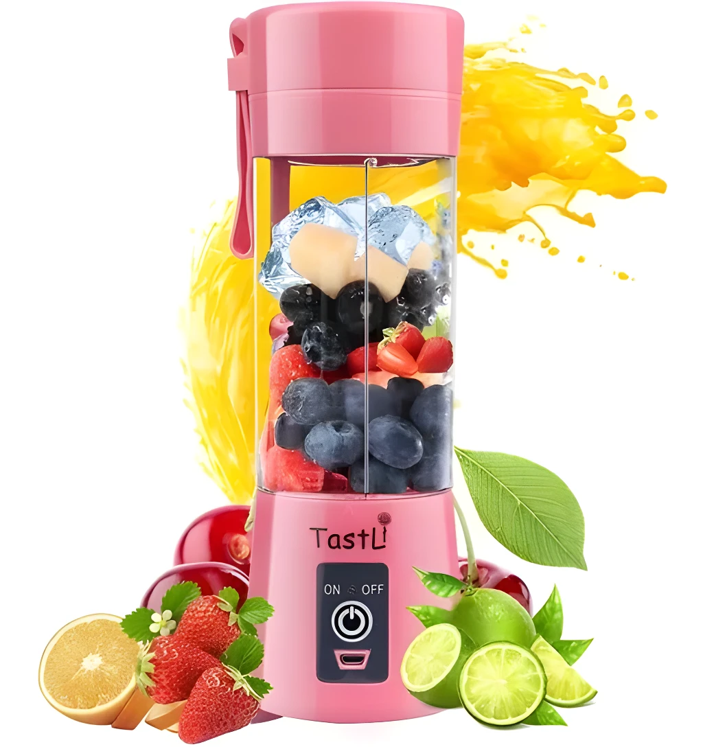 Licuadora portátil recargable rosa con frutas y cubitos de hielo, ideal para batidos.